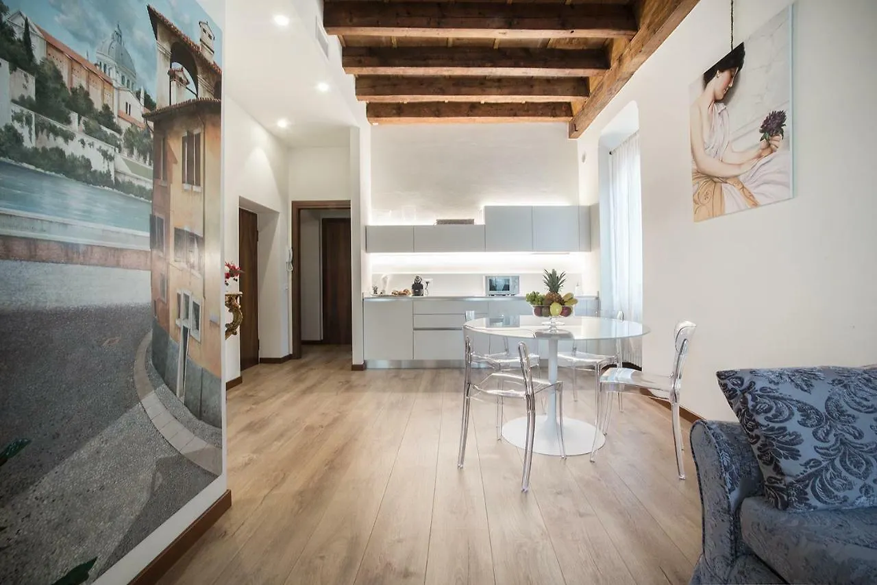 Residenza Duomo3 - Apartments Verona 0*,  Italia
